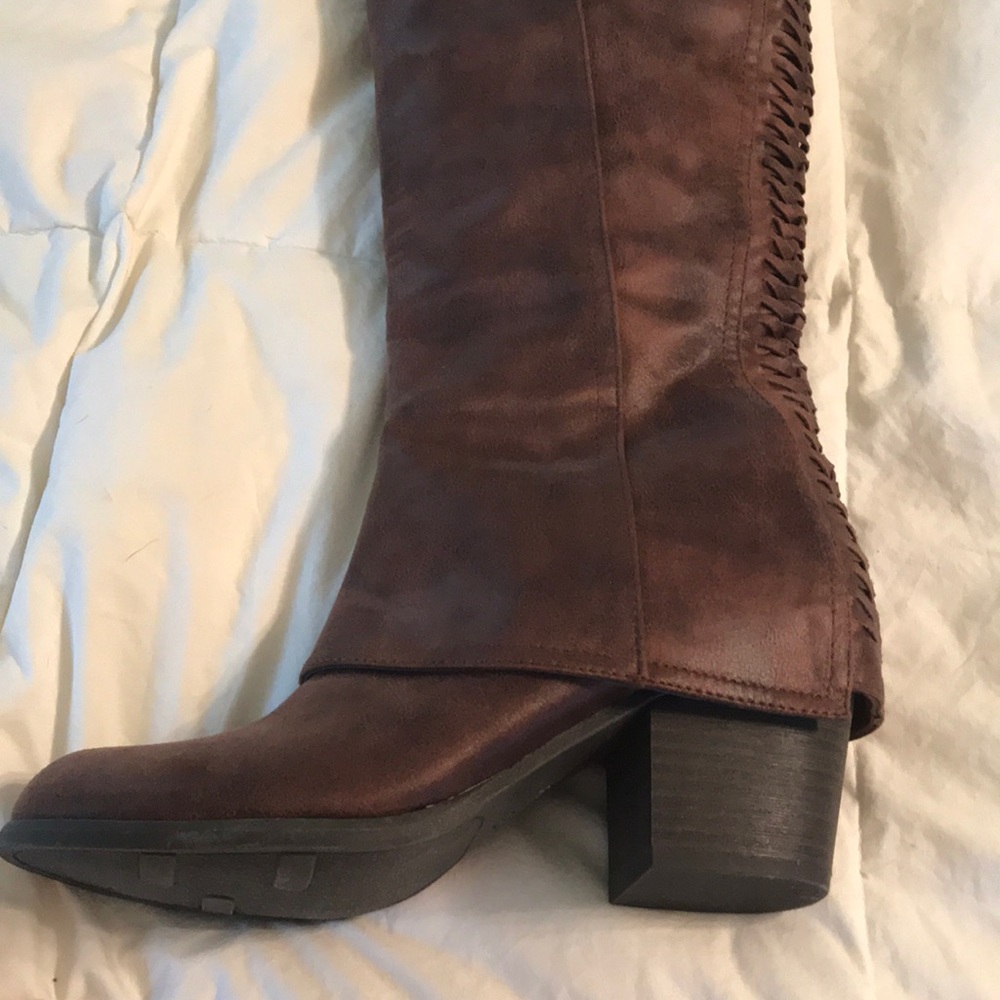 FERGIE brown boots